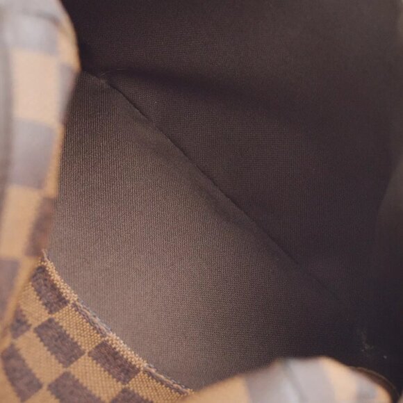 Louis Vuitton Damier Trotteur Beaubourg Shoulder Bag - Picture 3 of 10